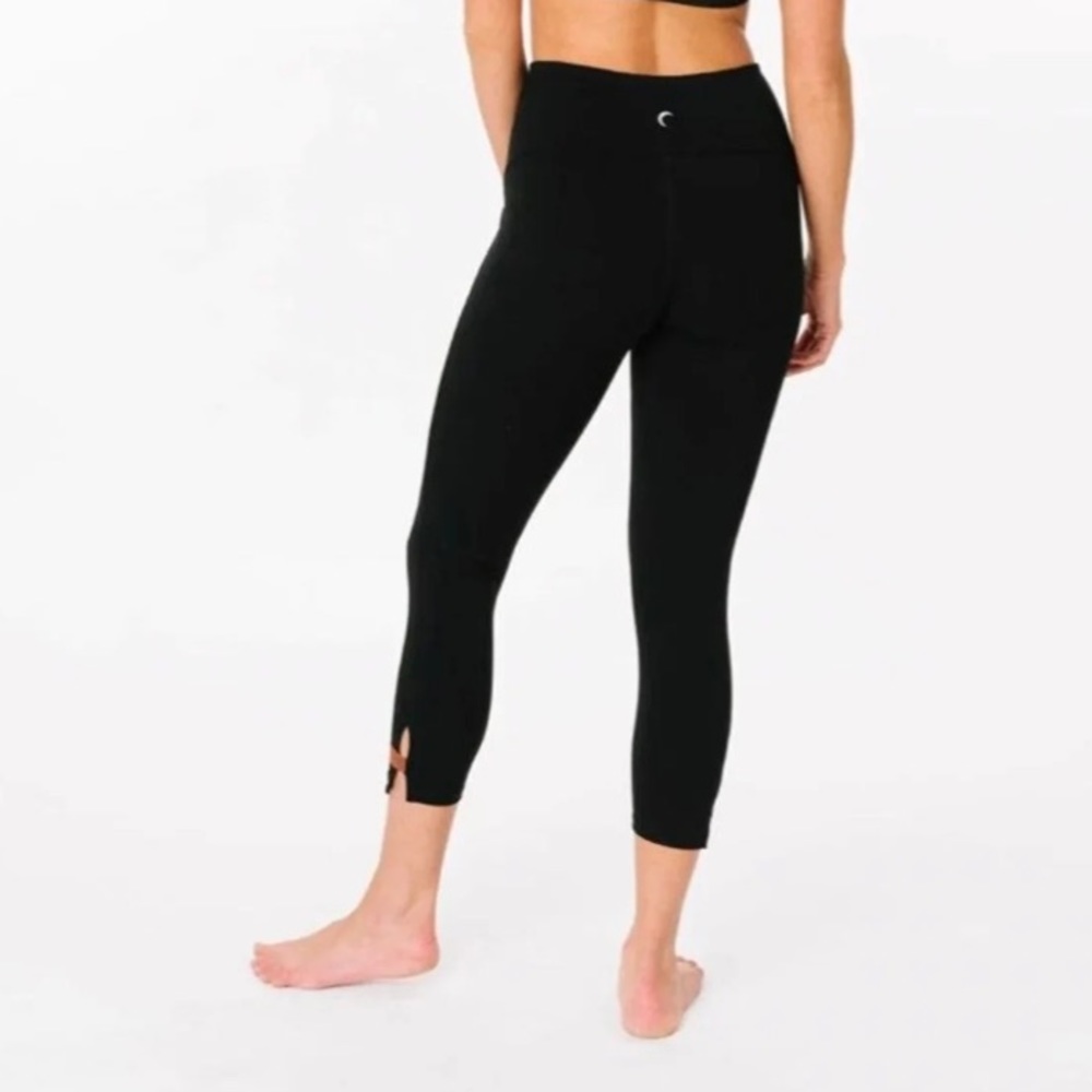 ZYIA Black Strap Deluxe Hi-Rise tights‎